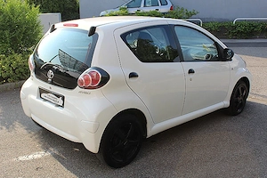 Toyota Aygo 1,0 VVT-i Young Vorgeführt 08 2026 Bild 4