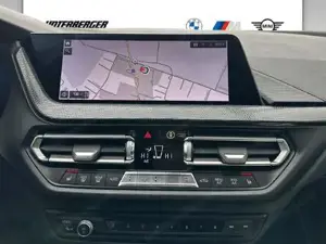 BMW 118d Sport Line // Anhängerkupplung // LED // Tempomat Bild 8