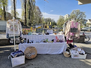 Damenkleidung und Deko