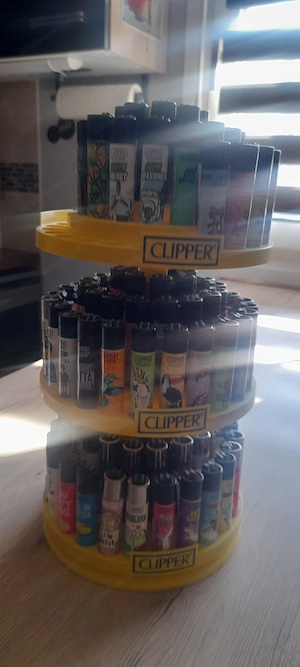 Unbenutzte Clipper Feuerzeuge mit Ständer  Bild 2