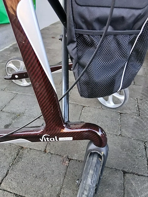 ROLLATOR carbon v. RUSSKA rubinrot