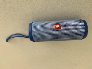 Verschenke JBL Flip 4