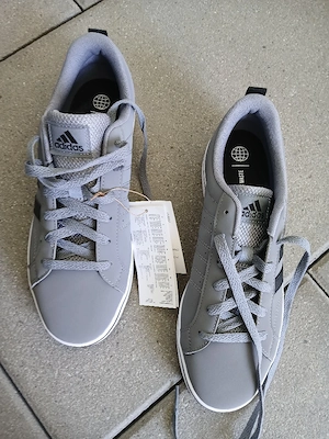 adidas Turnschuhe gr 42