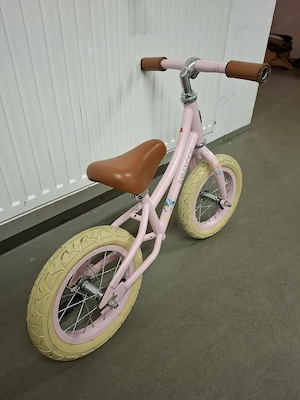 Laufrad mit Helm Bild 4