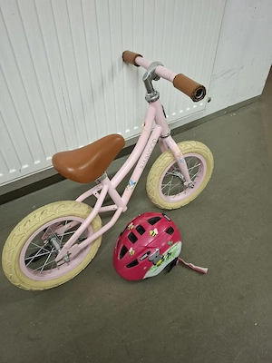 Laufrad mit Helm Bild 2