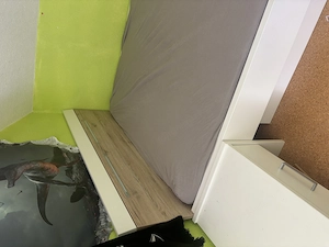 Bett mit nachtkästchen Bild 5