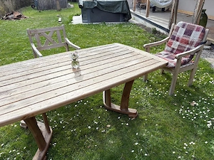 Holztisch Garten Bild 3