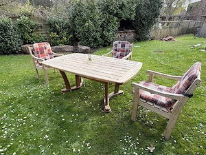 Holztisch Garten Bild 4