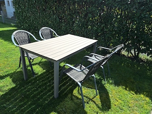 Verkaufe Gartentisch und 4 Stühle Bild 3