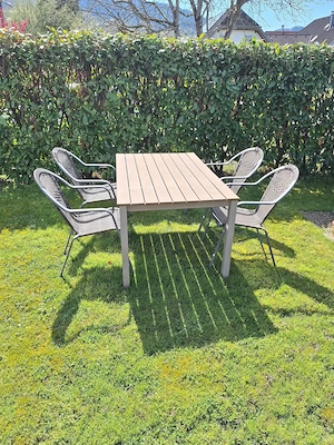 Verkaufe Gartentisch und 4 Stühle