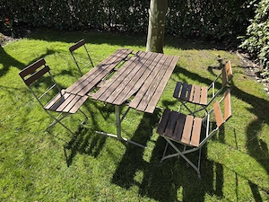 Verkaufe Biergarnitur reparaturbedürftig (Gartentisch, Gartenstühle)