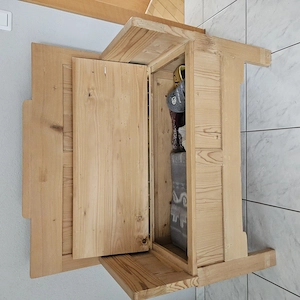 Schönes Holzbänklein mit Lade Bild 2