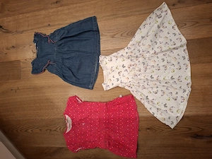 Mädchenkleider Gr. 74-80