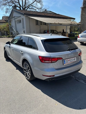 Audi A4 Avant 2.0tdi Bild 4