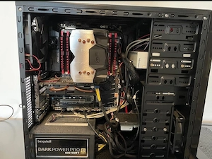 pc mit 2 bildschirme maus und tastatur  Bild 4