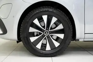 Mercedes-Benz eVito 129 Tourer PRO Lang SpurH ACC Navi KlimaA Bild 4