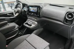 Mercedes-Benz eVito 129 Tourer PRO Lang SpurH ACC Navi KlimaA Bild 9