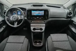 Mercedes-Benz eVito 129 Tourer PRO Lang SpurH ACC Navi KlimaA Bild 8