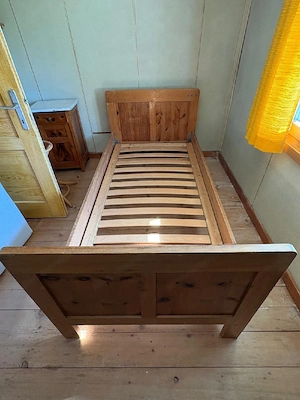 Holzbett schön & alt Bild 2