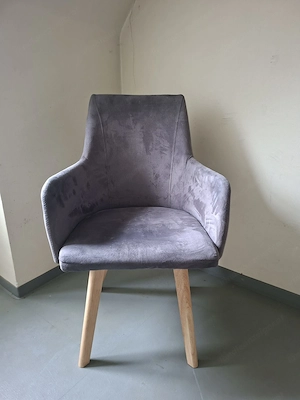 grauer Designerstuhl Bild 2