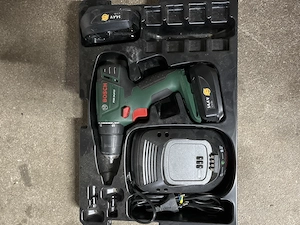 Bosch 14,4V, 1,5Ah Akku (2x) + Ladegerät