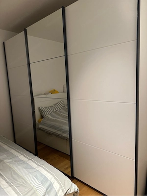 Schwebetürenschrank von XXXLUTZ - wie neu! Bild 3