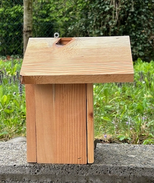 Handgefertigter Nistkasten - naturbelassen Bild 2