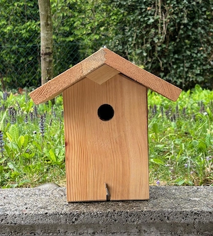 Handgefertigter Nistkasten - naturbelassen