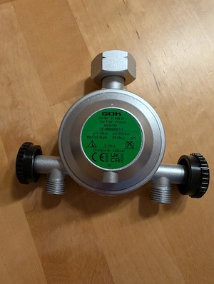 Niederdruckregler Typ EN61 Ausgangsseitig mit 2 Abgängen 1kg h 50mbar