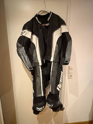 Lederkombi Größe 52 mit Handschuhen und Rückenpanzer