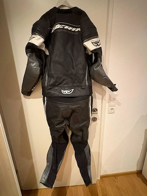 Lederkombi Größe 52 (M) mit Handschuhen und Rückenpanzer (Marke Berik) Bild 2