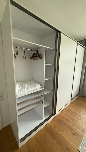 Kleiderschrank mit Schiebetüre, weiss Bild 2