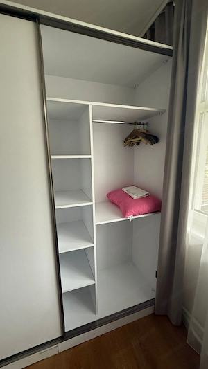 Kleiderschrank mit Schiebetüre, weiss Bild 3