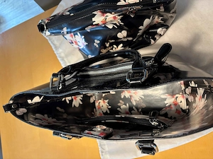 Damentasche Lack inkl. Tasche für Schminkutensilien Bild 3