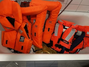 Gelegenheit ! Schwimmwesten verschiedene Größen .. günstig !!