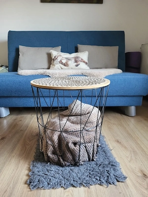 Moderner Beistelltisch mit Stauraum   Holzdeckel & Metallkorb (Boho Industrial) Bild 2