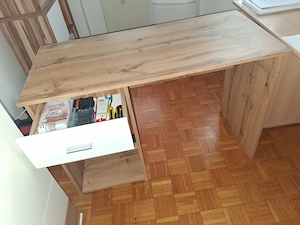 Gut erhaltener Schreibtisch Bild 2