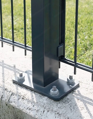 Komplett-Set: 9 Zaunsteher (180cm) mit Abdeckleiste + 1-flügliges Tor - NEU WERTIG ohne Gitter Bild 2