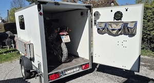 Kofferanhänger für mehrere Verwendungen z.B. als Motorradtransporter oder Minicamper Bild 16