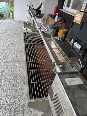  Spanferkelgrill Lammgrill BBQ Barbecue Grillwagen Grill Hänchengrill Bild 2