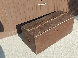 Alte Holztruhe Bild 2