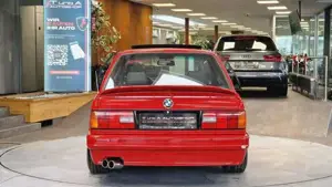 BMW 325 Bild 8
