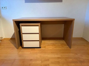 Schreibtisch