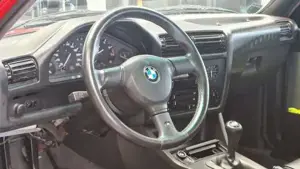 BMW 325 Bild 11