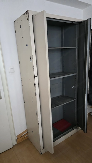 Metallschrank  Bild 2