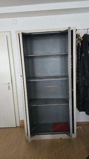 Metallschrank  Bild 3