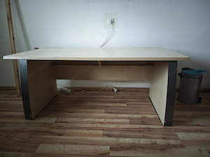 Schreibtisch zu verschenken 