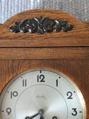 Antike Pendeluhr in gutem Zustand - funktionstüchtig mit Schlüssel Bild 3