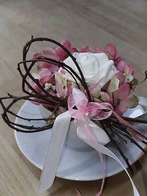 Deko in Tasse mit Blumen neu Bild 2