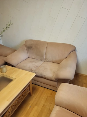 Wohnzimmersitzgarnitur mit Tisch zu verschenken Bild 2